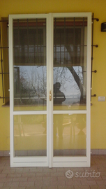 Finestre in legno riverniciato bianco