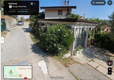 Ingresso indipendente con posto auto e terrazzo