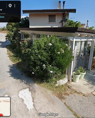 Ingresso indipendente con posto auto e terrazzo