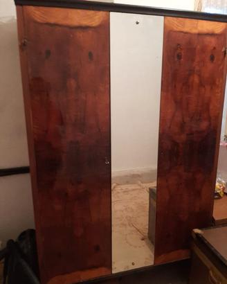 ARMADIO ANTICO IN LEGNO