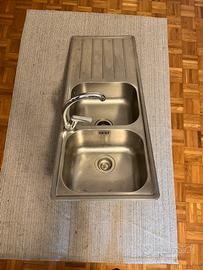 Doppio lavello inox con rubinetto