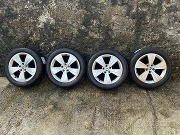 Set 4 cerchi + gomme invernali 205/55 R17 Yokohama