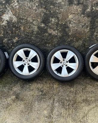 Set 4 cerchi + gomme invernali 205/55 R17 Yokohama