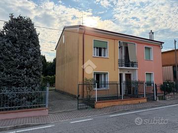 CASA SEMINDIPENDENTE A BERGANTINO