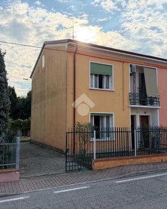 CASA SEMINDIPENDENTE A BERGANTINO