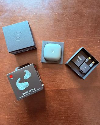 Beats Fit Pro grigio con accessori sigillati