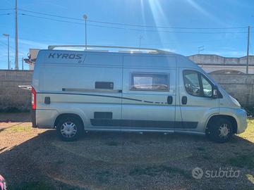 furgocamper kyros 2  con pannelli solari