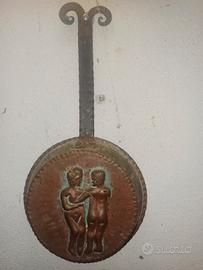 Decorazione in rame e ferro battuto