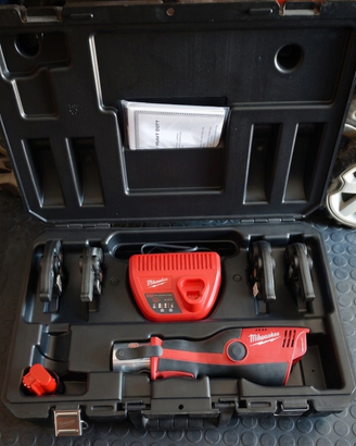 Pressatrice idraulica Milwaukee M12 hpt