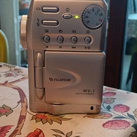 Fujifilm FinePix MV-1 Y2K Digicam + Custodia

