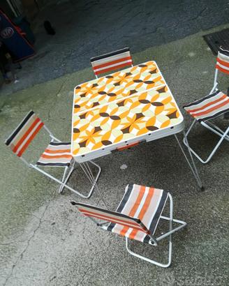 Tavolino valigetta con sedie anni 70 Pic nic 