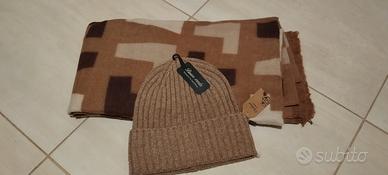 cappello più sciarpa