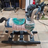 cavallo a dondolo 
