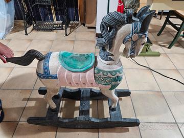cavallo a dondolo 