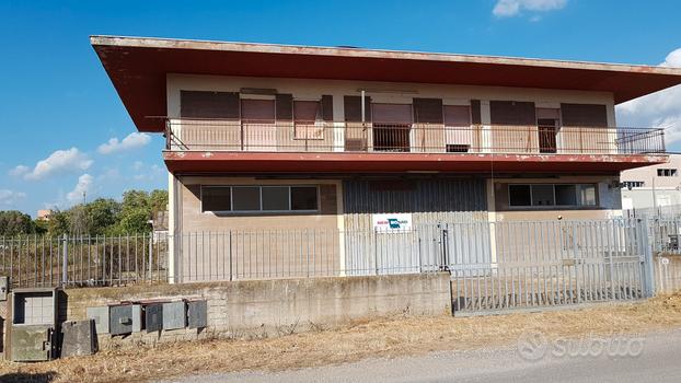 LAGHETTO | Capannone 2.000 mq | Terreno 3.000 mq