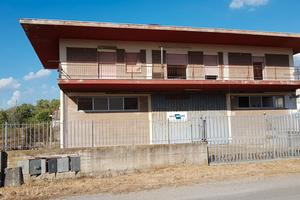 LAGHETTO | Capannone 2.000 mq | Terreno 3.000 mq