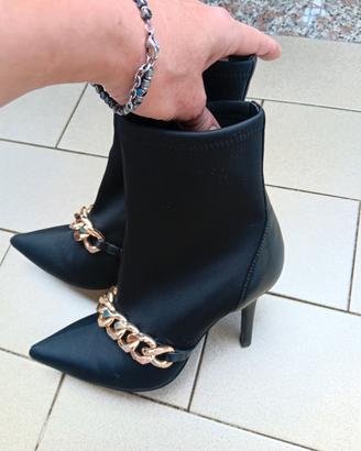 Stivaletti a calza neri Twinset con catena oro - T