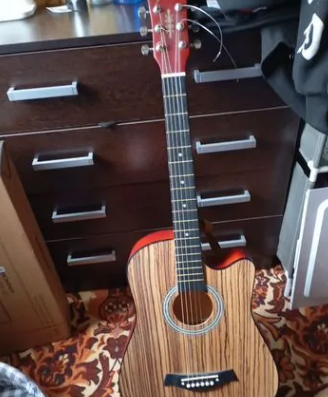 Chitarra acustica
