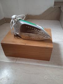 ferro da stiro a vapore