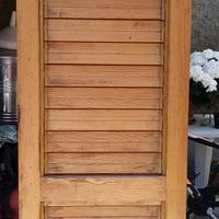 Porta persiana in legno.