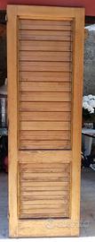 Porta persiana in legno.