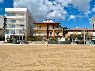 Due camere fronte mare piano terra
