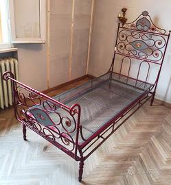 letto antico in ferro battuto 