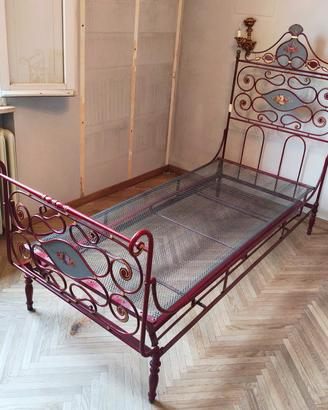 letto antico in ferro battuto 