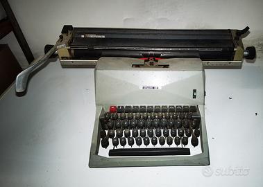 Macchina da scrivere Olivetti  82 Diaspron