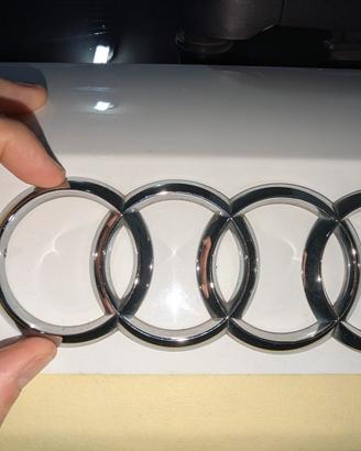 stemma logo originale audi quattro posteriore