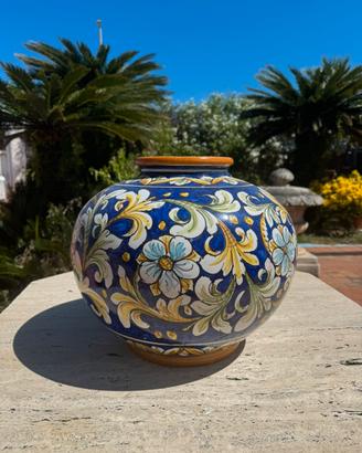 Vaso in ceramica  antica  di Caltagirone