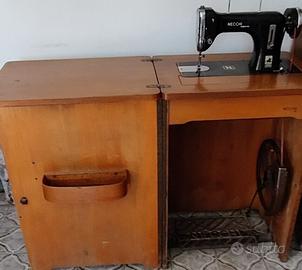 Macchina da cucire Necchi Esperia, anni '50