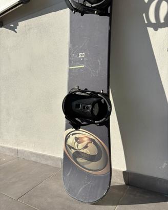 Snowboard 151 cm con attacchi inclusi