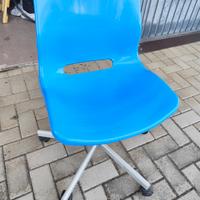 Sedia azzurra con rotelle Snille Ikea