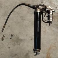 Ingrassatore pneumatico