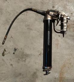 Ingrassatore pneumatico