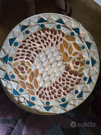 Tavolino con base in ferro e top in mosaico