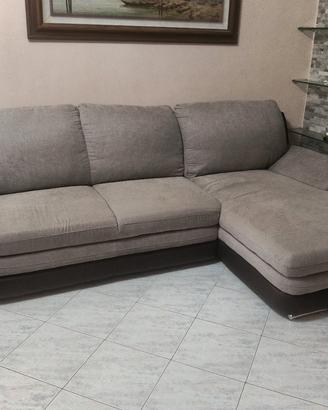 Diivano nero e grigio con shaslong 