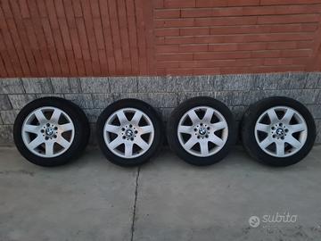 Cerchi originali BMW da 16" con gomme invernali