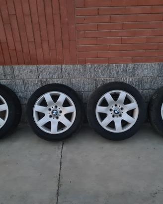 Cerchi originali BMW da 16" con gomme invernali