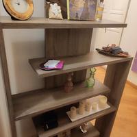 Libreria mobile con scaffali