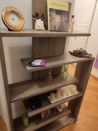 Libreria mobile con scaffali