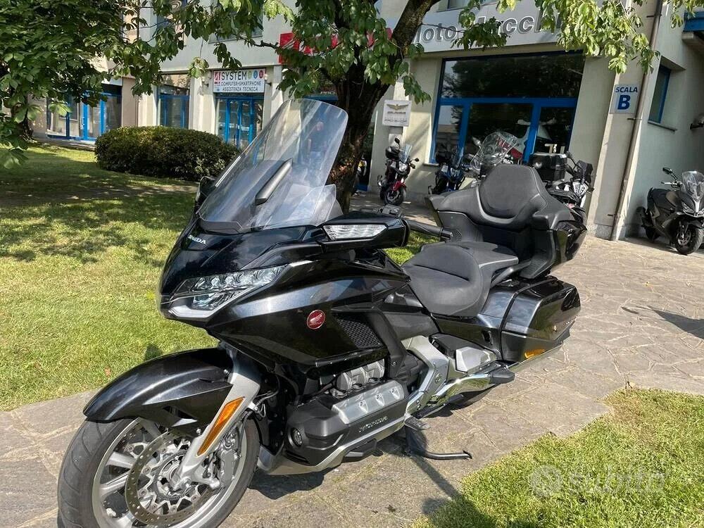 Subito MOTO MACCHION SRL HONDA GOLD WING 1800 DCT TOUR baule grosso Moto e Scooter In vendita a Milano