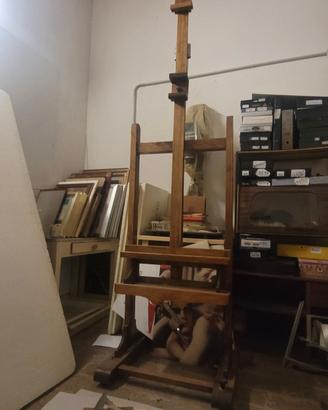 Antico cavalletto in legno da pittore  