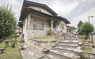 VILLA SINGOLA CON GIARDINO !!!