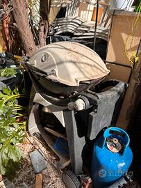 Barbeque weber Q300 con 2 bombole e kit pizza