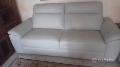 Coppia divani in pelle  euro 400