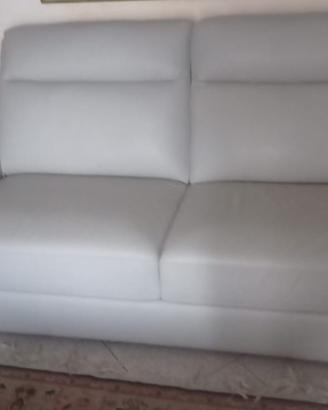 Coppia divani in pelle  euro 400