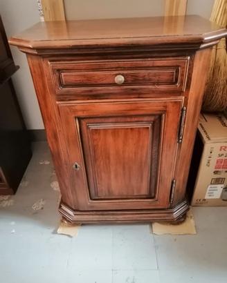 Mobile in legno con anta e cassetto