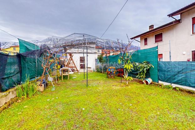 Porzione di casa con giardino e Garage